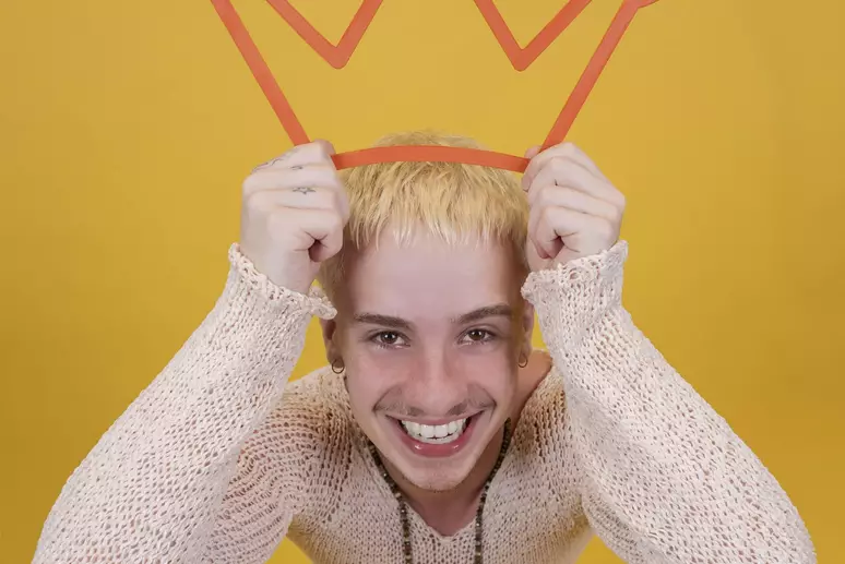 assets_fotos_983_conheca-os-participantes-dos-grupos-camarote-e-veteranos-do-bbb-26-5c3ac48a28b7-t4vposa25bnb Modo Turbo: Domingo de Fogo e Reviravoltas no BBB 26